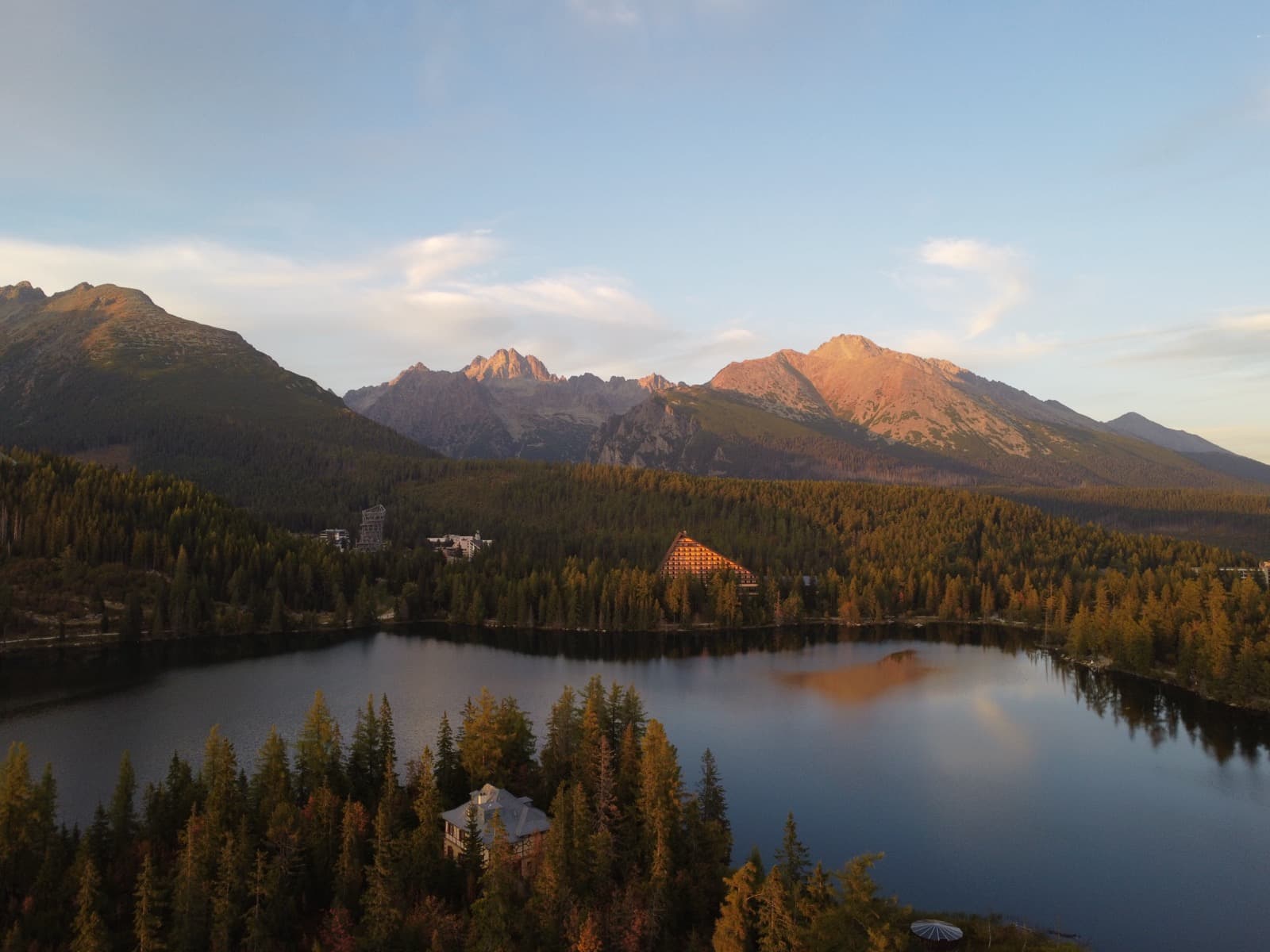 Štrbské pleso pred raňajkami: okruh, ktorý si zamilujete